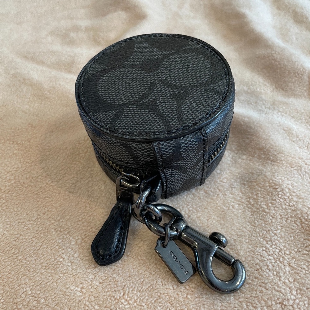 Coach Monogram leather Items - Picture 9 of 16